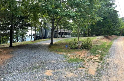 Cedar Bluff House | Mountain View Cabin