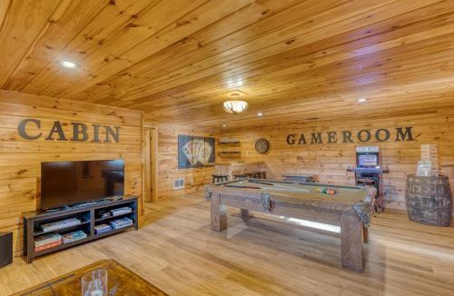 Mineral Bluff Villa | Mountain View Cabin - Hot Tub-Fire Pit-Pool Table