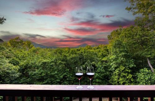 Mineral Bluff Villa | Mountain View Cabin - Hot Tub-Fire Pit-Pool Table