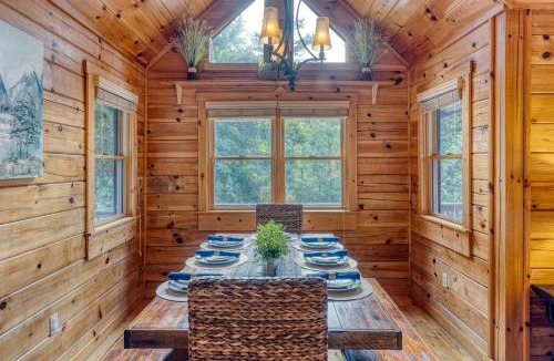 Mineral Bluff Villa | Mountain View Cabin - Hot Tub-Fire Pit-Pool Table