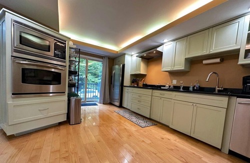 Hunter House | Mountain View Chalet - Sleeps 10