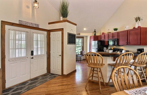 Tannersville House | Mountain View Chateau Deck w/Camelback Views Welcome Gift 200+ 5 Reviews