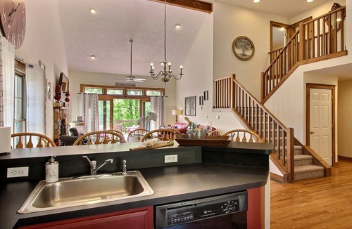 Tannersville House | Mountain View Chateau Deck w/Camelback Views Welcome Gift 200+ 5 Reviews