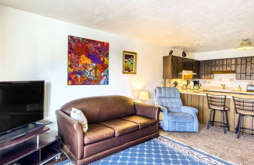 Dillon Condo | Mountain view condo w/a shared pool, hot tub, Ping-Pong, & pool table