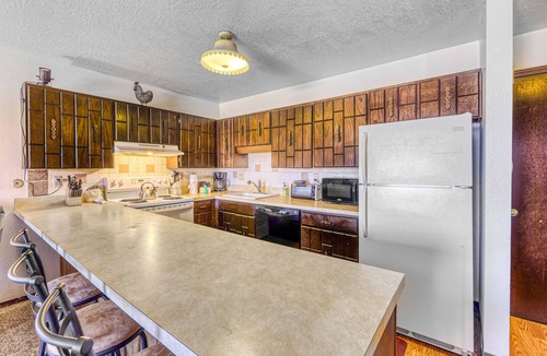 Dillon Condo | Mountain view condo w/a shared pool, hot tub, Ping-Pong, & pool table