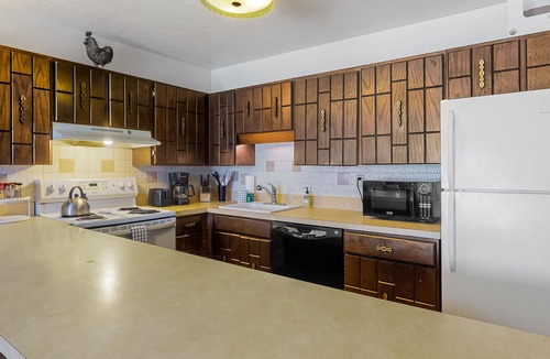 Dillon Condo | Mountain view condo w/a shared pool, hot tub, Ping-Pong, & pool table