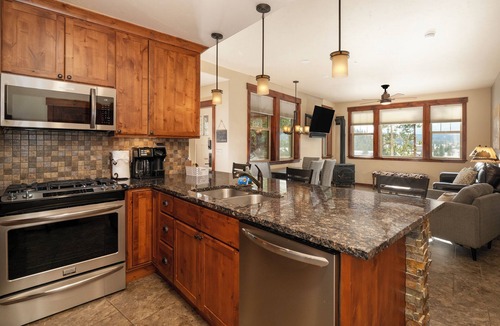 Fraser Condo | Mountain View Condo w/Deck + Fireplace