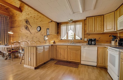 Strong Cabin | Mountain-View Deck! Cabin By Mt Abraham Trails