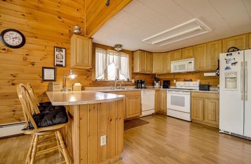 East Central Franklin House | Mountain-View Deck! Cabin By Mt Abraham Trails