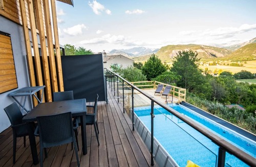 Marcoux House | Mountain-view eco-friendly cottage