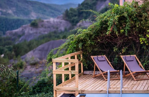 Marcoux House | Mountain-view eco-friendly cottage