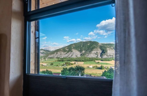 Marcoux House | Mountain-view eco-friendly cottage