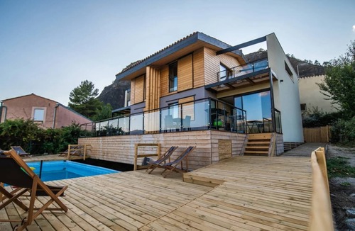 Marcoux House | Mountain-view eco-friendly cottage