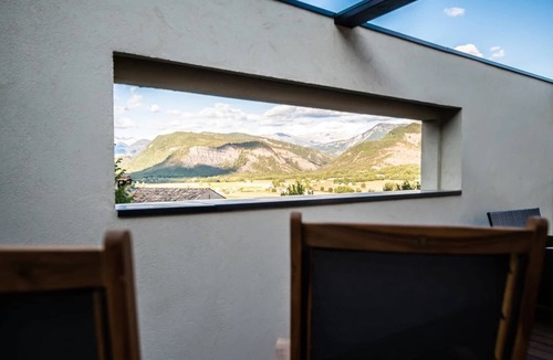 Marcoux House | Mountain-view eco-friendly cottage