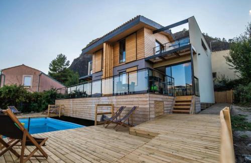 Marcoux House | Mountain-view eco-friendly cottage