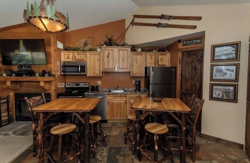 Seven Springs Condo | Mountain View Escape - 1BR Ski-in/out Rustic Condo