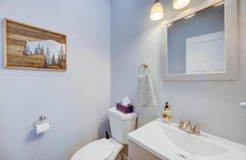 Woodland Park House | Mountain-View Escape Near Downtown 33135eight