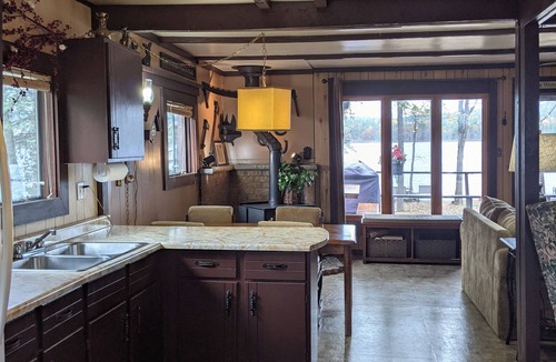 L'Isle-aux-Allumettes Ski Chalet | Mountain View Family Chalet & Beach n