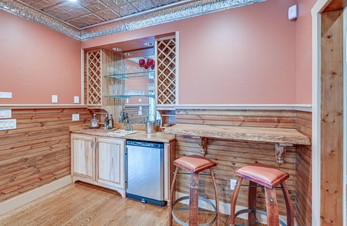 Dillard Cabin | Mountain-View Georgia Cabin w/2 Decks