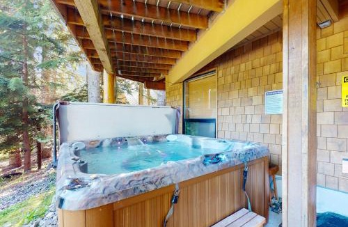 Hyak House | Mountain View Getaway