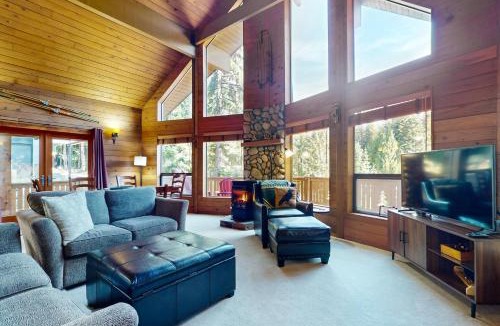 Hyak House | Mountain View Getaway