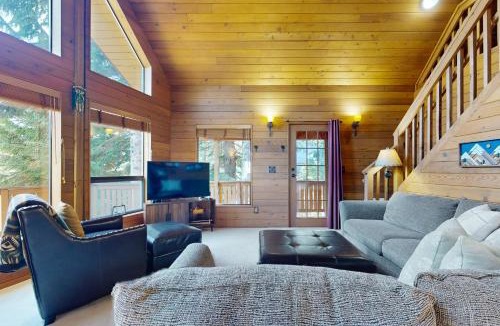 Hyak House | Mountain View Getaway