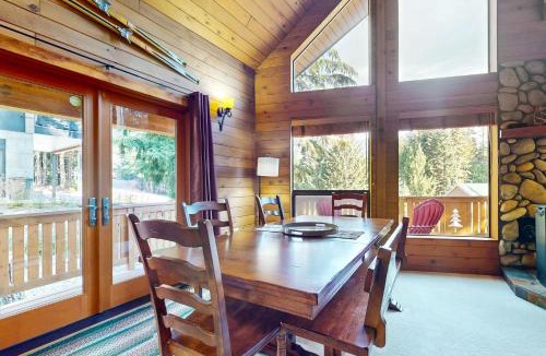 Hyak House | Mountain View Getaway