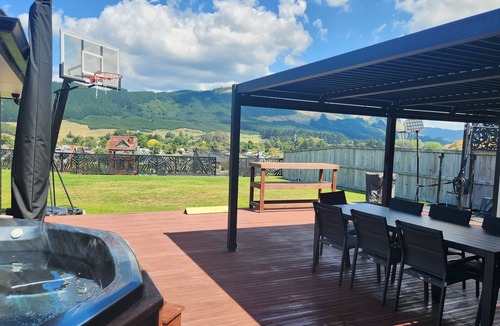 Ngongotaha House | Mountain View Getaway