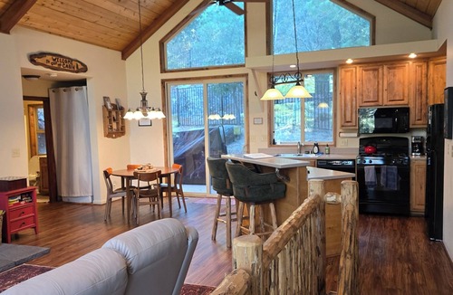 Idyllwild Cabin | Mountain View: Gorgeous Views, AC, Jacuzzi bathtub!