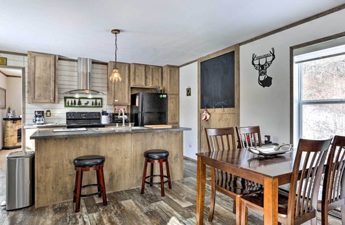 De Lancey House | Mountain-View Hamden Hideaway w/ BBQ Grill!