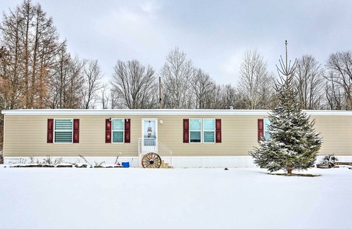 De Lancey House | Mountain-View Hamden Hideaway w/ BBQ Grill!