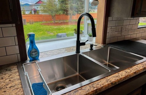 Sequim House | Mountain View Haven | HOT TUB on 9 Acres!