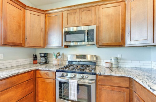 Pueblo House | Mountain-View Hideaway w/Patio in Pueblo!