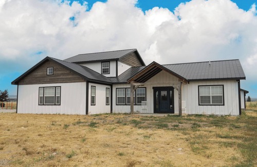 Big Timber House | Mountain View Home, 5 bedrooms large, open spaces!