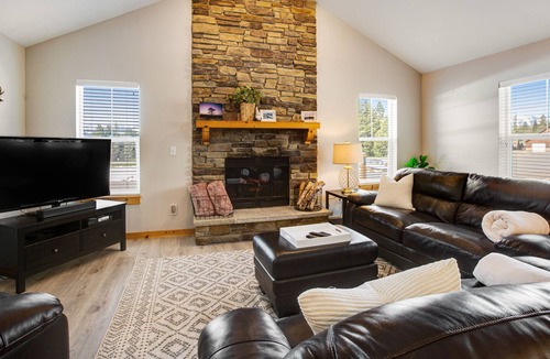 Ronald Condo | Mountain-view home with foosball table, deck, paid-access pool &hot tub