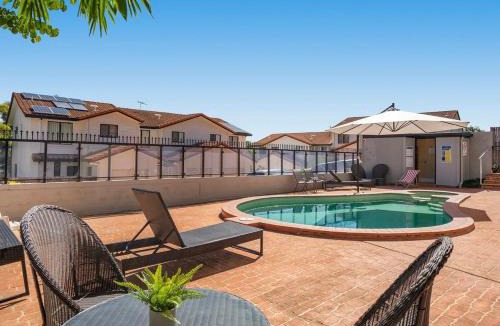 Mount Gravatt East House | Mountain view inner Brisbane secure townhouse