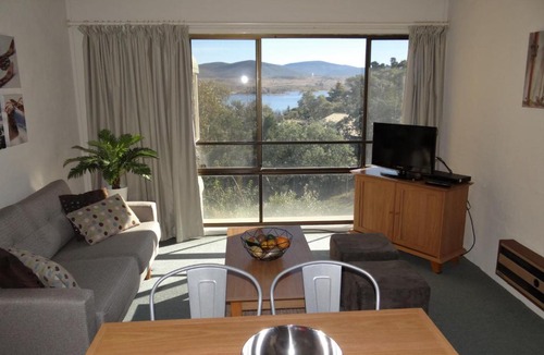 Jindabyne Apartment | Mountain View, Kirwan 9