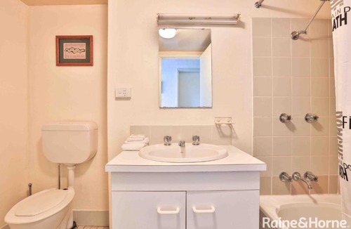 Jindabyne Apartment | Mountain View, Kirwan 9