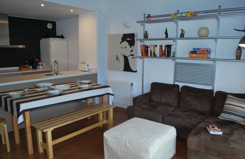 Saillagouse Apartment | Mountain view living room