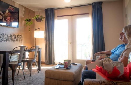 Wapato Point Hotel | Mountain View Lodge and Resort