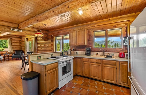 Dalton Cabin | Mountain View Log Cabin Retreat in the White Mountains