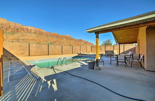 Moab South Valley Cottage | Mountain-view Moab Home w/Pool & Hot Tub Access!