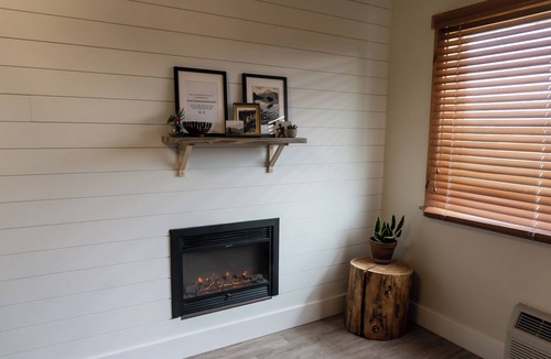 Tetonia Cabin | Mountain View Mural Double suite