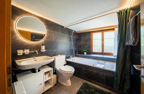 Schwanden bei Brienz Apartment | Mountain View near Brienz with Hot Tub & free parking