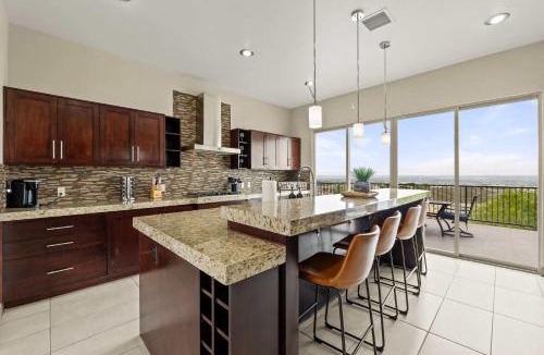 El Paso House | Mountain View Pool House Villa