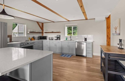 Morrisville House | Mountain View: Privacy | VIEWS! | Family Friendly