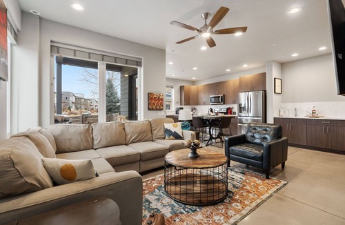 Old Town North House | Mountain View Retreat – Perfect for Groups!