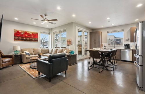 Old Town North House | Mountain View Retreat – Perfect for Groups!