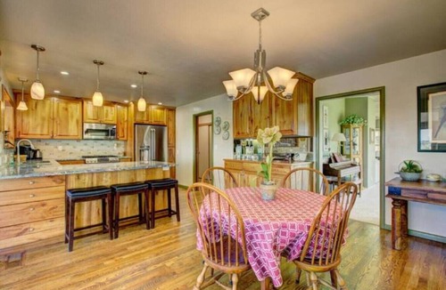 Nampa House | Mountain View Retreat-5BR! 7Beds! 4Bath