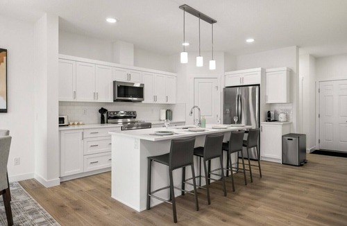 Cochrane House | Mountain View Retreat with Two King Beds and Full House